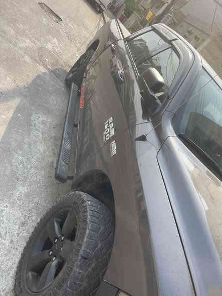 السلام عليكم 
رام كلاسك ٢٠٢٣ 

وارد امريكي حادث امامي خفيف بدون قطرة صبغ فقط بارد PDR وصور الحادث موجودة 

ماشية من امريكا ٤٥ الف هنا ماشية ٥ آلاف فقط سيارة جدا نظيفة 

سنوية جديدة 

كير ومحرك مكفول بشرط 

الإضافات /

غطاء بدي ألمنيوم 

ترفيع السيارة ٢.٥ إنش 

تغليف داخلي للارضية 

منظومة زنون عالي وناصي 

هوك خلفي 

اطارات نصف جبلي جدا نظيف وويل اسود
دوسات جانبية 
دسكات جديدة 

سيارة استخدام شخصي 

مكاني بغداد 

سعر ٢٥٠ مجال قليل

***********
