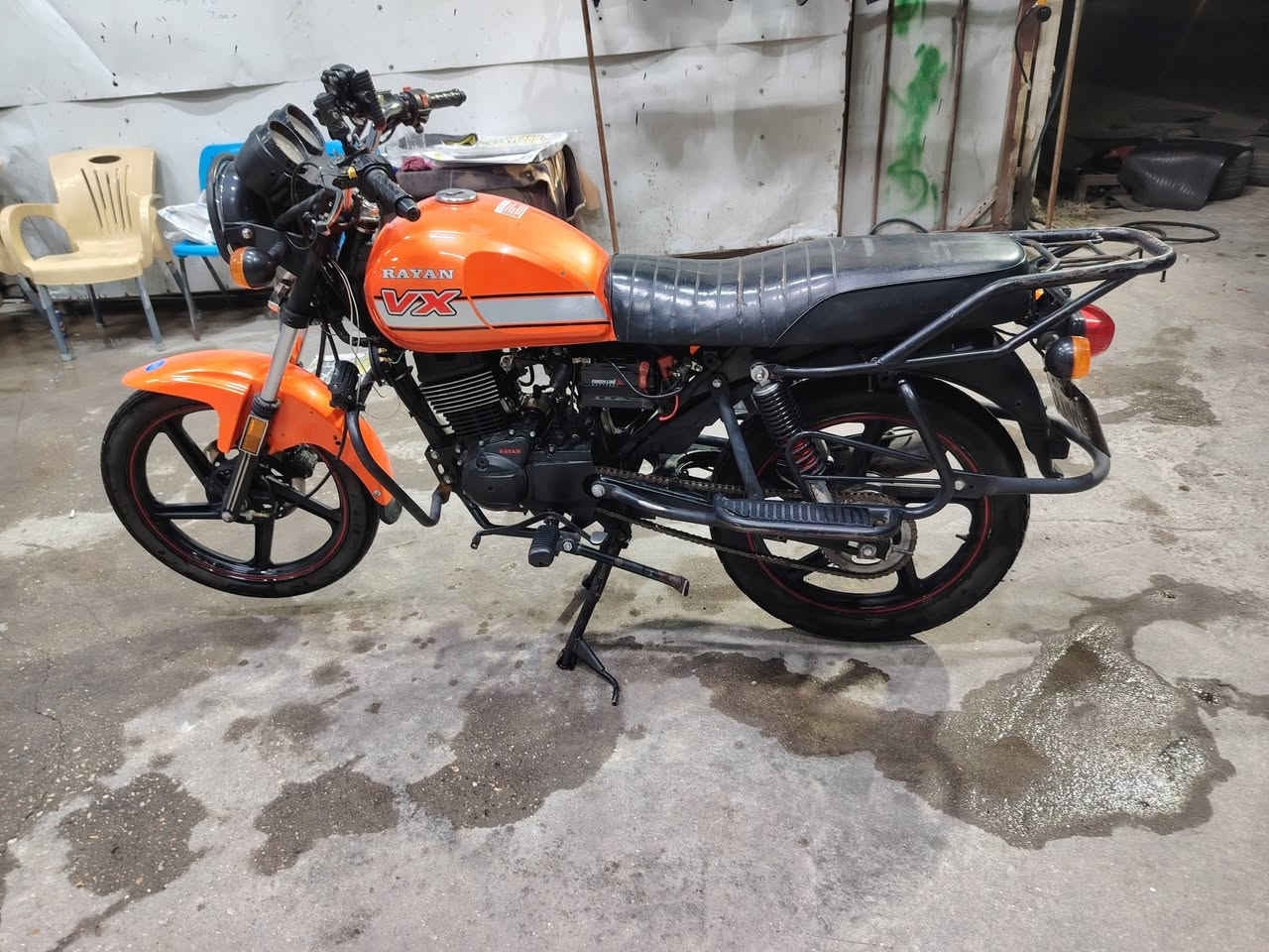 🔥 للبيع دراجة دايوان  موديل 2023 محرك 200cc 🔥
دراجة جاهزة، تصوير حديث، استعمال شخصي

✅ الموديل: 2023 
✅ النوع:دايوان نفخ محرك 200 أصلي، عزم قوي
✅ مبدل بوربرين كلجات فقط المكينه مكفوله كلهه شغاله
✅ اللون: برتقالي / برتقالي محروق 
✅ الرقم: كربلاء 19 A40901 
✅ السنوية: جديدة لحد 09.05.2030 وباسمي - نقل مباشر

ملاحظة: بيها خسفات خفيفة بالتانكي مو مأثرة، واضحة بالصور

السعر: مليون و950 ألف دينار، وبيها مجال بسيط للشراي 💰
المكان: كربلاء  ***********
***********
 موجودة بأي وقت، الدراجة ما تحتاج دينار صرّف
