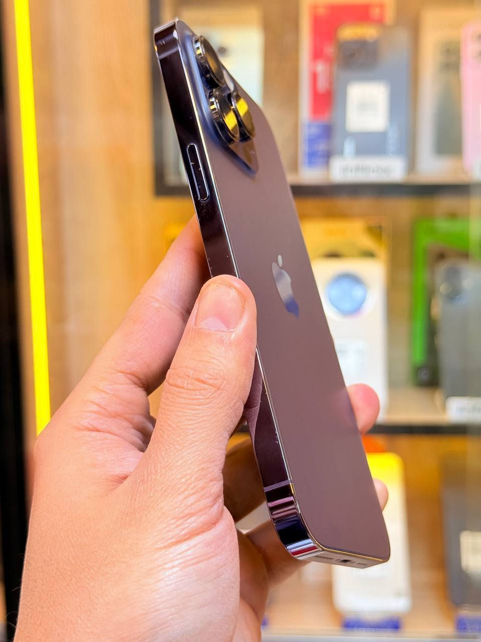 🌙🌙 عروض شهر رمضان  🌙🌙
ايفون 14 بروماكس ذاكره 256 بطاريه 92  لون مميز نضافه 100‎%‎ ايسم حاله حال الجديد  ممبدل بي شي وتر بروف عل حاسبه كله نورمل وبي ضمان 5 ايام فحص واستخدام  مكاني بغداد البياع شارع 13 مركز الريس للموبايل 
السعر 750الف    
***********
