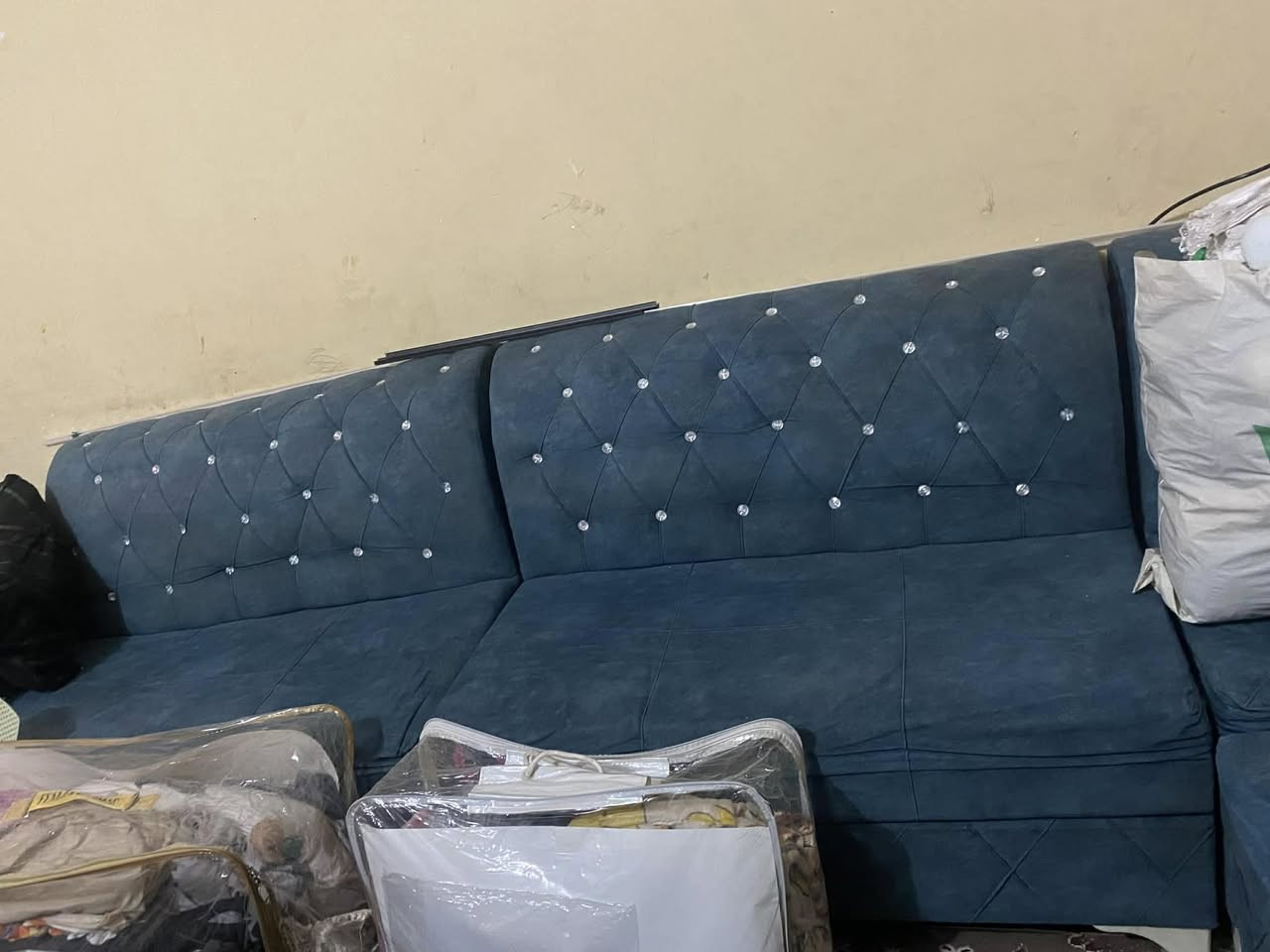 تخم نضيف للبيع سعره ٣٠٠ وبي مجال للشراي للاستفسار الاتصال على الرقم ***********
