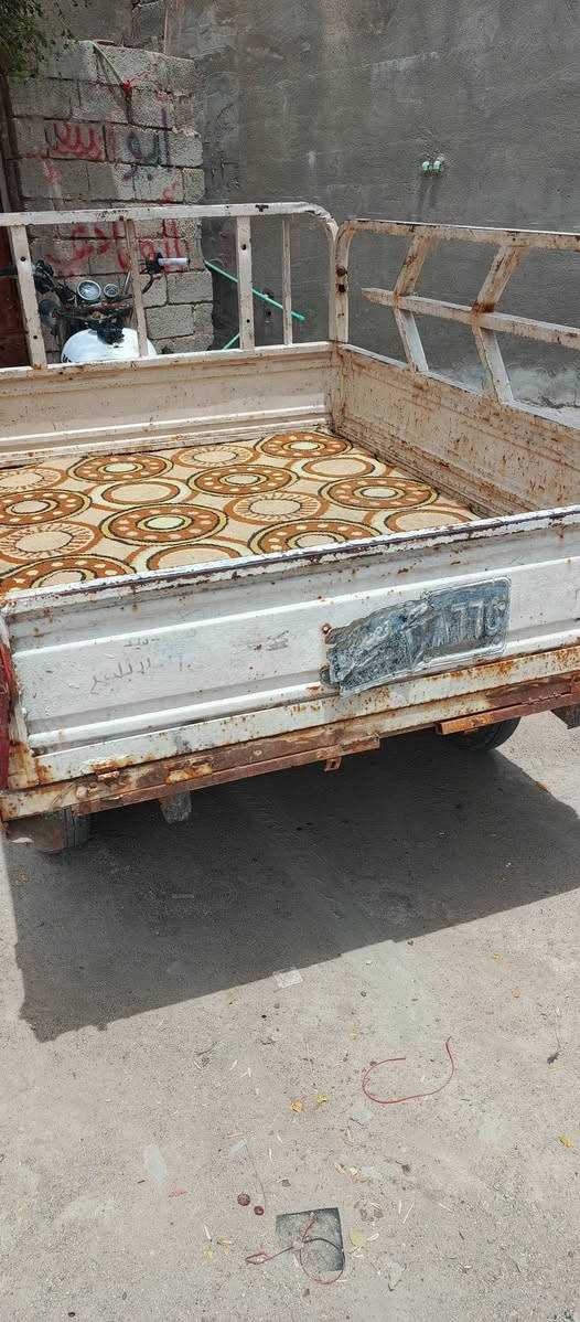 سلام عليكم ستوته دايوان رقم وسنويه رقم اسود السعر 700 وبيها مجال لطيبين مكان البصرة الزبير رقمي ***********
