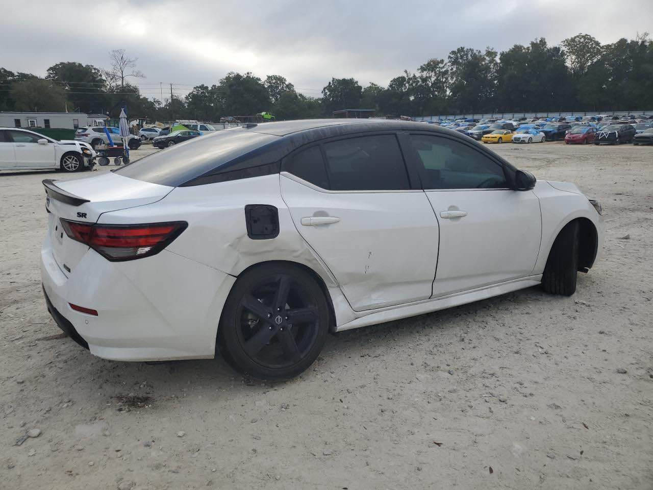 سينترا موديل 2023
SR 
سقف اسود بيلادي
رادار خلفي امامي جانبي
تبريد قطعتين
تشغيل عن بعد
ماشيه 30 الف ميل 
مكان سيارة دهوك 
لاستفسار اتصل *********** دهوك, العراق
