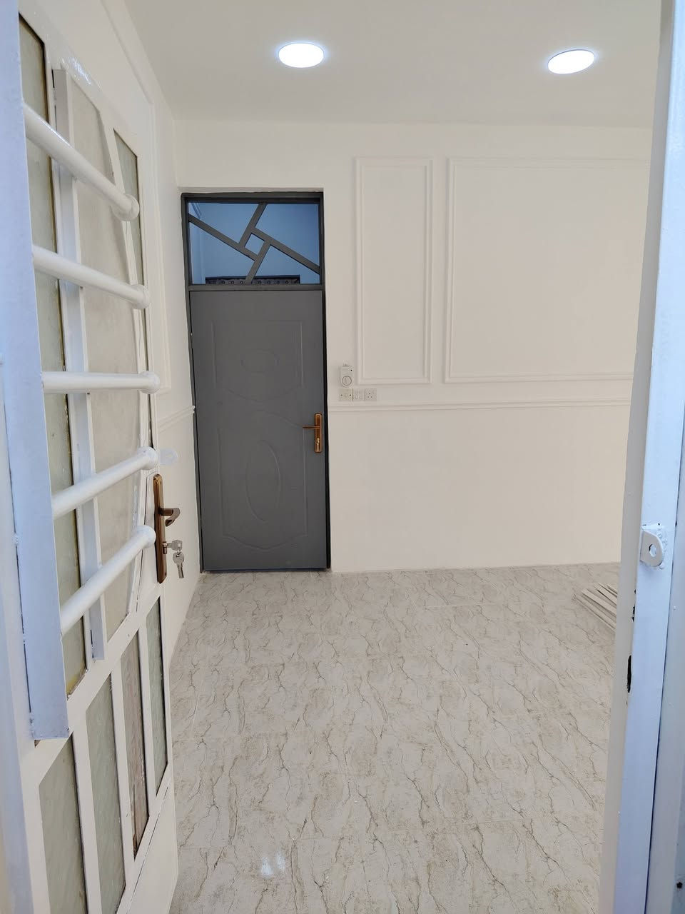 السلام عليكم بيت ٥٠ متر للبيع
السريدات المربع الثاني قرب أسواق الشام
***********
