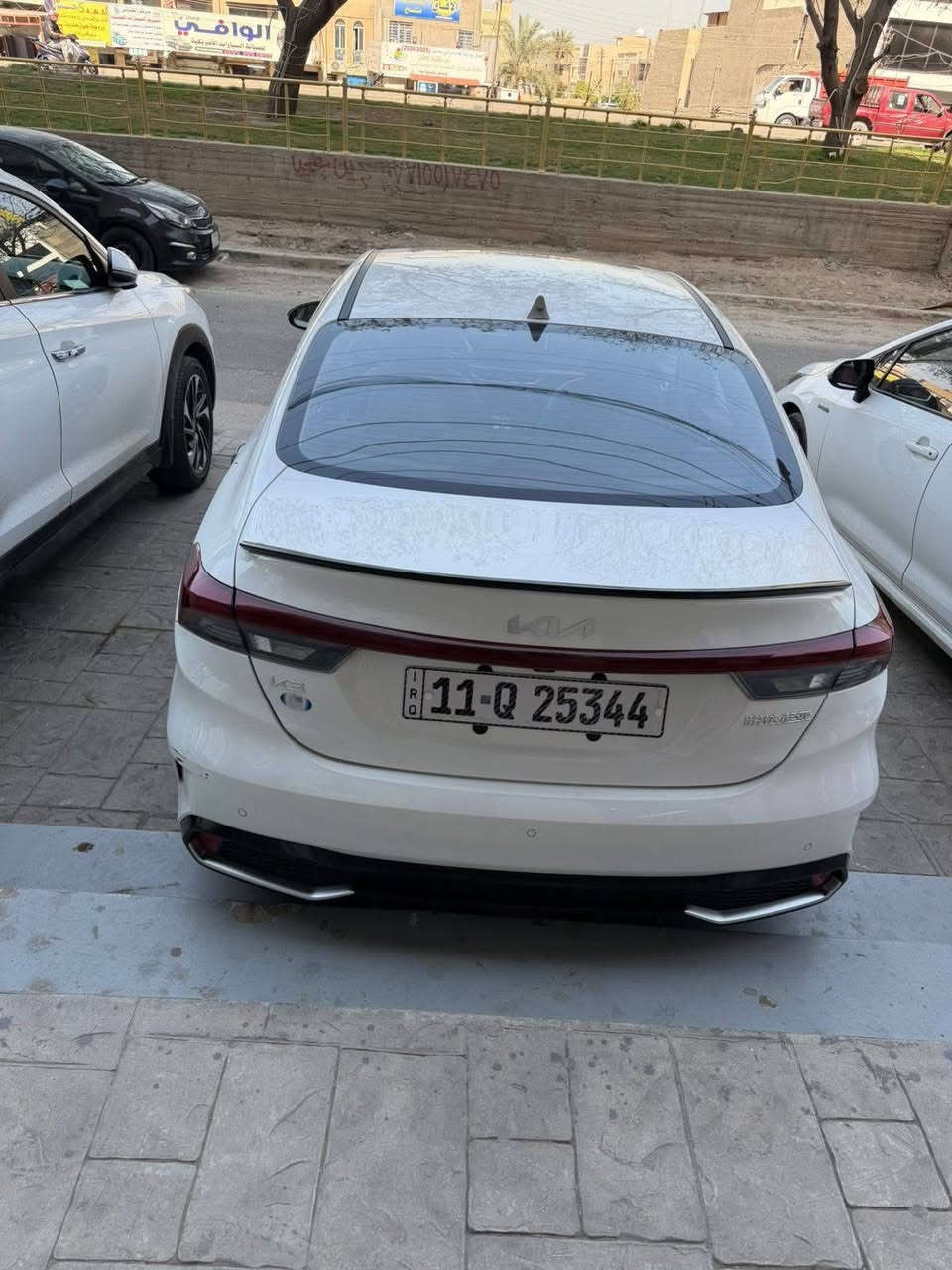 السلام عليكم كي3 موديل 2024 فول مواصفات ماشيه 10 الف بعدها زيرو مكاني بغداد السعر 145 وبيها مجال حك الجيه الاتصال ***********
