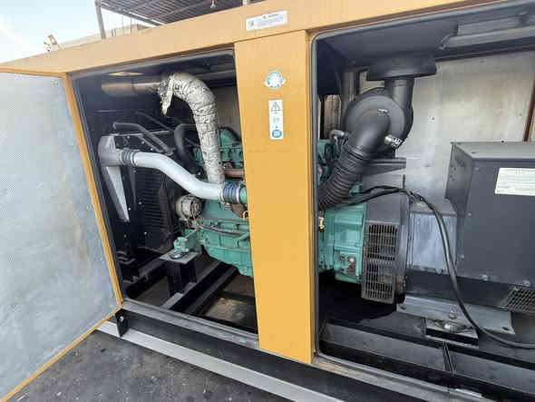 السلام عليكم 
فالفو بيتنا 6 سلندر سوبر 
‏200kva 
ساعات العمل اقل 300 ساعه 
نظام اوتو حمايه فول اوتماتيك
وضع بلاد شركة  
أربيل صناعه جنوبيه فرع الاول 
نظام اوتو حمايه فول اوتماتيك
وضع بلاد شركة  
🚚يوجد توصيل الى جميع المحافظات وبضمان🚚
🚚كياندن هةية بو هةموو شاركان بةكرينتى🚚
 للاستفسار: ابو علي 
***********
***********
***********
