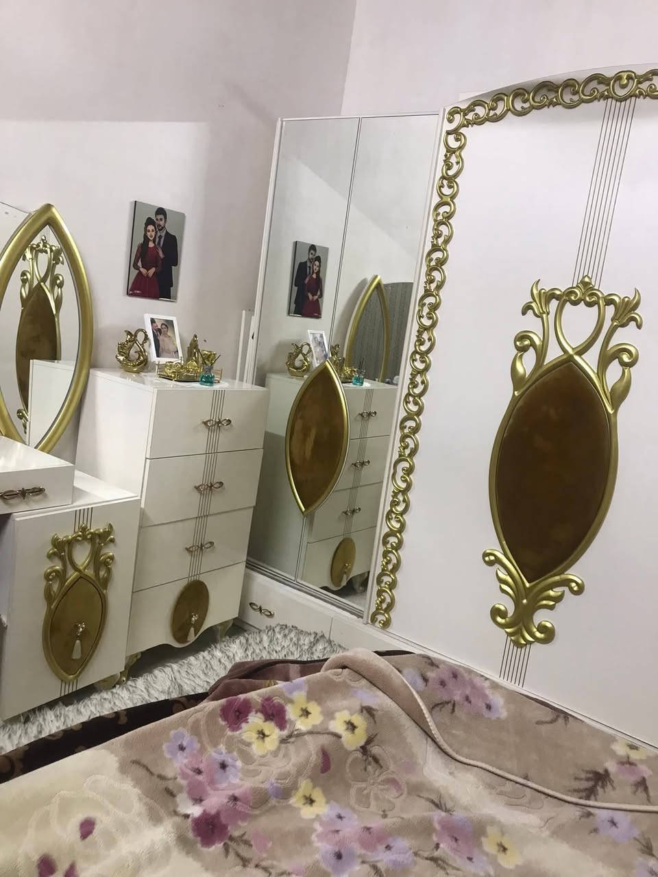 غرفه نوم اخو الجديد ملكي ٩ قطعه كل عيب ما بيها كلش نظيف سعر ٧٠٠ بيها مجال شراي تعال خاص تدللون علينه

الي عنده غرف نوم للبيع راسلوني *********** او اتصال ع رقم
