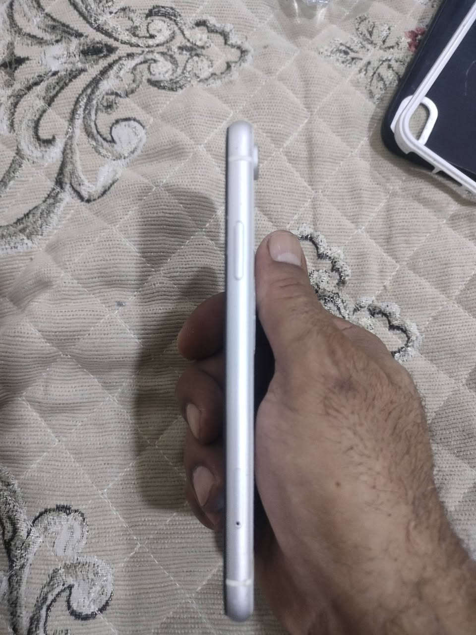 عندي ايفون xr ذاكرة 64 بطارية 76ممبدلة شاشة مبدلة ظهر مكسور الموبايل إستخدام شخصي ومداخل مصلح مرواس مع موبايل اندرويد ذاكرة عالية  وانطي فرق بس مناسب


**إذا كنت صاحب هذا الإعلان وتريد حذفه لأي سبب، رجاءا أرسل رسالة إلى الدعم الفني**