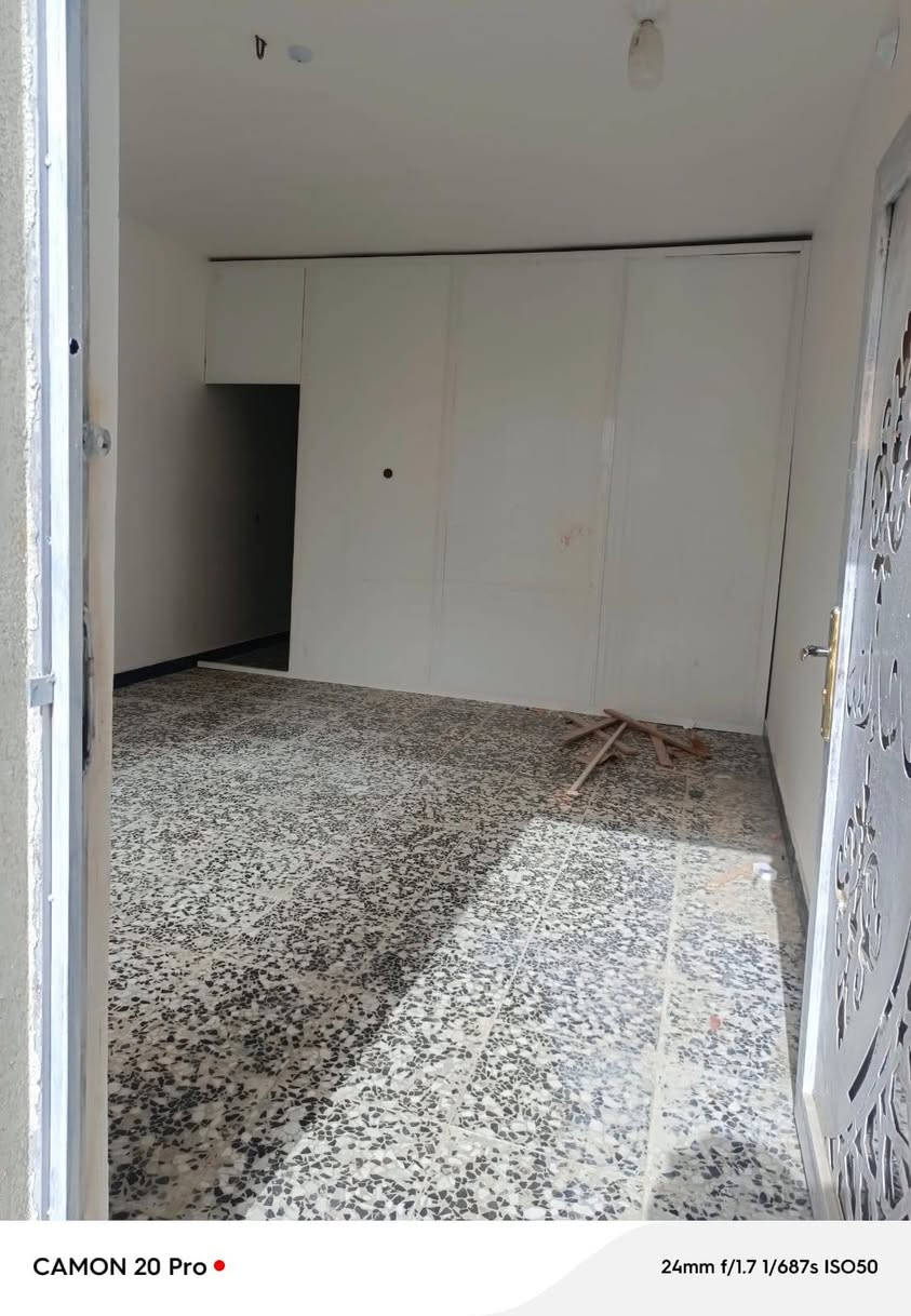 سلام عليكم طابق ثاني الايجار غرفه وهول ومطبخ حار وبارد واستقبال الايجار مكان كلش كبير المنطقه كوت الزهراء يم ابو علي الكهربائي***********
