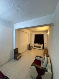 خاص للطلاب والموظفين ....! شقة مؤثثه " في الكرادة تحتاج مؤجرين الموقع:...