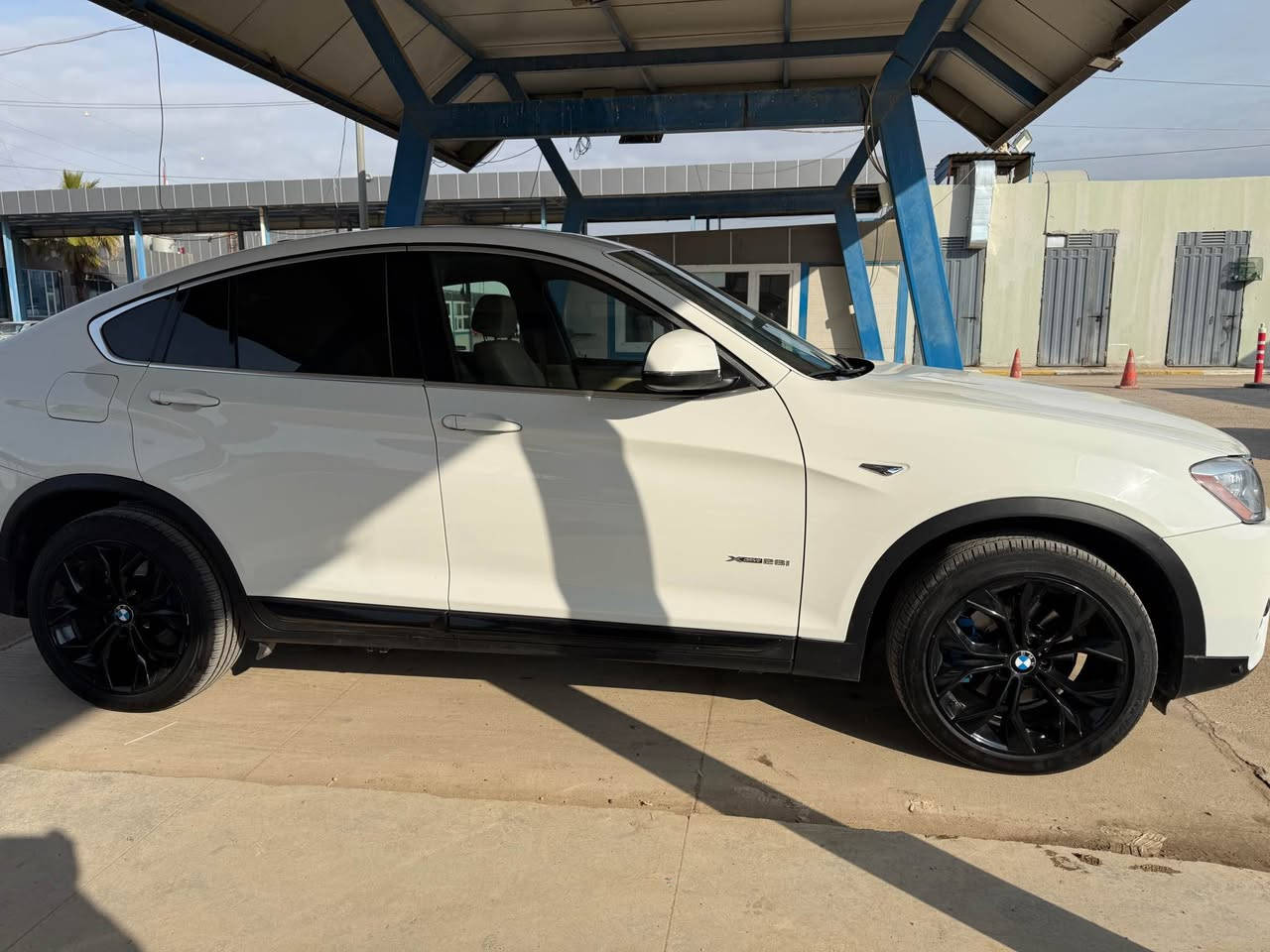 BMW XDRIVE I28 2017
قەپات موسفات تەنها کەمێک بۆیاغ هەیە لە دەعامی پێش و پشتی کەمێکە بێ لێدان هەمووی بەشەرتە گێر و مەکینە و کارەبایەت هەموو وەک نوێیە رقم دهۆک 118 هەزار رۆشتووە
کل بشرط
*********** أربيل, العراق
