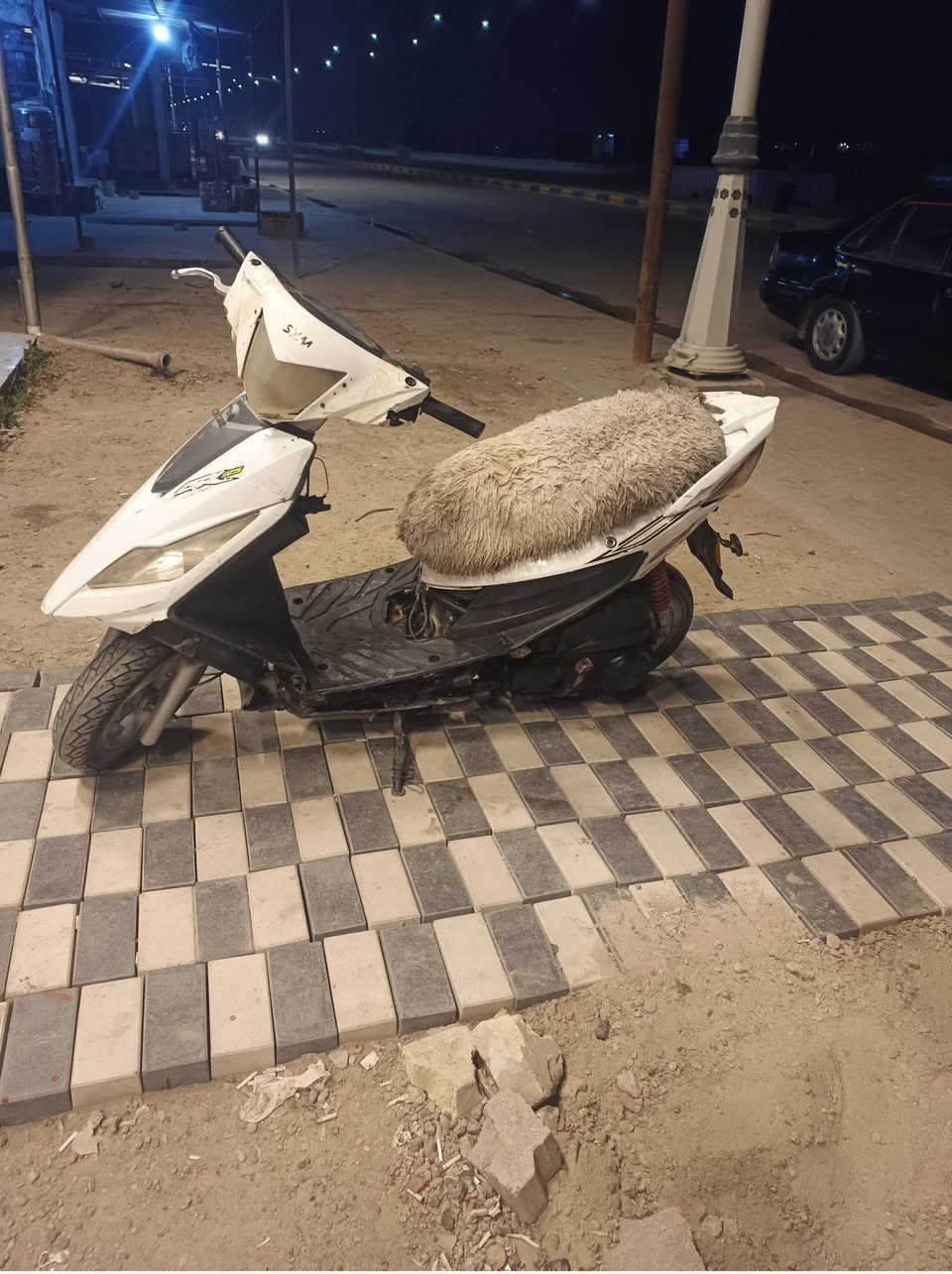 السلام عليكم 
دراجه البيع او مراوس بدراجه شحن 
سايم نحلة 
سرعه 140
تشغيل نكرة صلف  
نقص واير بريك و واير بلك 
رقم (***********)
واتساب (***********)
