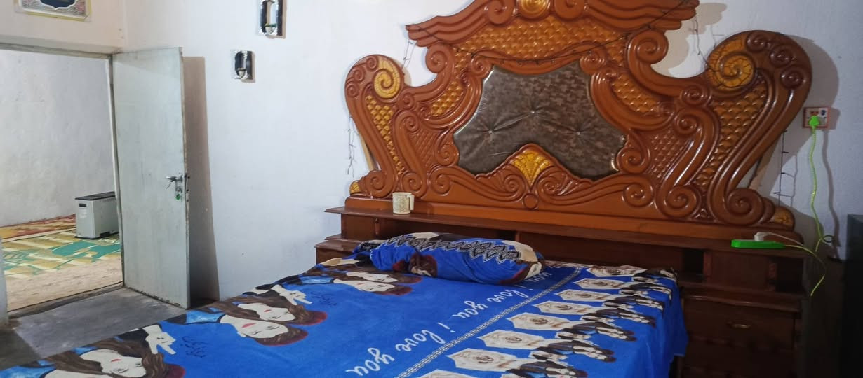 خشاب اخو الجديد للبيع السعر 700 وبي مجال  مكاني ديالى الخالص الأطراف رقم الهاتف  ***********
