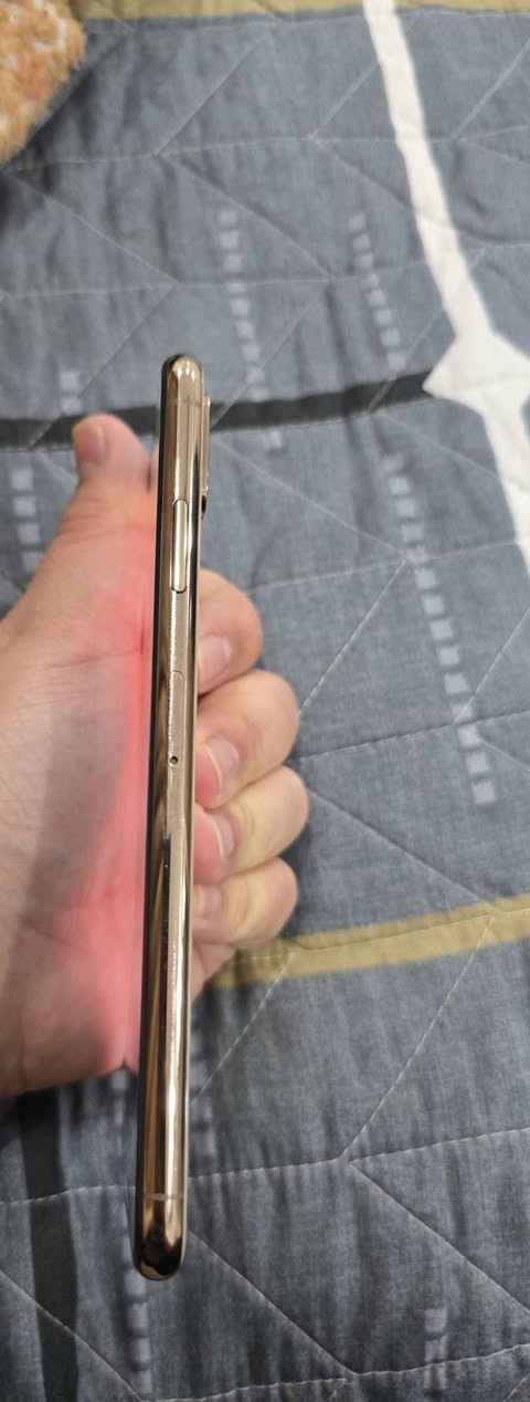 ايفون XS MAX
ذاكره 64
الجهاز نظيف لامفتوح ولامصلح 
شاشه اصليه 3 خيارات
بطارية 78 بلاديه
السعر 230 
للإستفسار ***********
