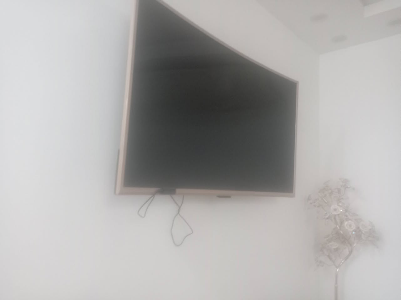 سلام عليكم عندي شاشه ابلازمه للبيع العنوان بغداد البياع
حي رساله الاولى الرقم الهاتف(***********)
