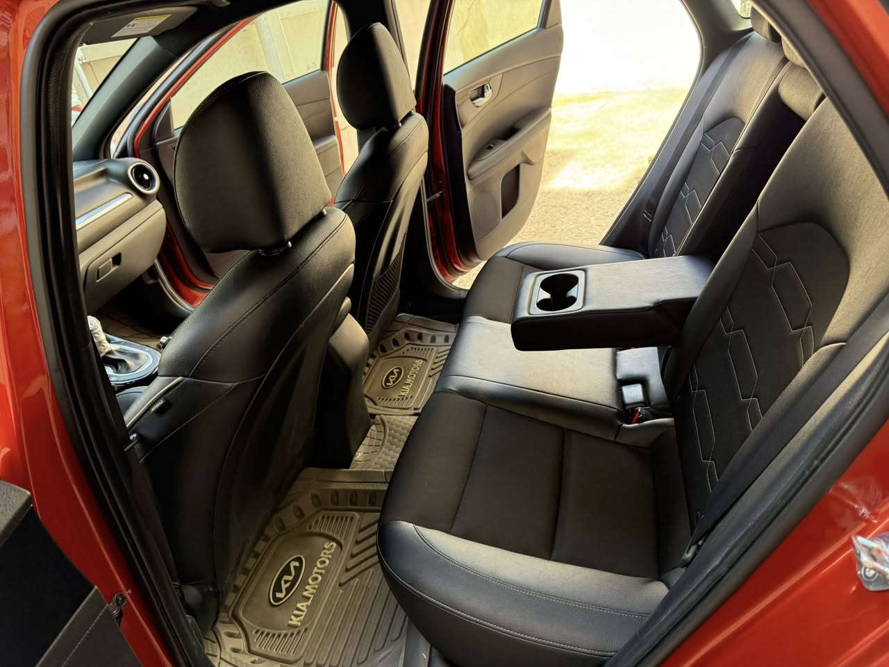 السلام عليكم من رخصة الادمن كيا فورتي جيتي لاين موديل 23مكينه 2000 وارد امريكي حادثها باب الخلفي وشويا من الجاملغ بدون ايرباك السياره جاهزه تخم تاير جديد رقم بغداد بسمي صور الحادث مرفقه بل منشور السعر 155 وبيها مجال حك الجية العنوان بغداد التاجيات ***********
