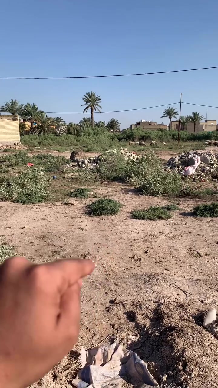 سلام عليكم قطعة ارض للبيع
مساحة القطعه ١٠٠ متر  ١٠ في ١٠ قطعه مربعه و حلوه بداية الفرع تصير ٧ قطعه موقع دوانم شارع المدرسه للتواصل على الخاص أو على رقم ***********
