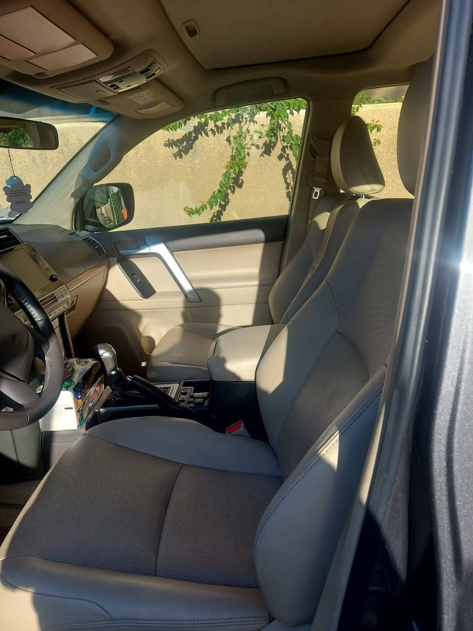 برادو موديل 2023 VX ماشيه  ٣٤ الف كم نظيفه جدا رقم اربيل بعد الشراء تحويل مباشر إلى اسم المشتري موصفاتVX ٦سلندر دبل خزان وقود فتحه سقف كشنات جلد كهرباء وتبريد سبير ما مستعمل فيها تعديل بارد صغير جدا تحت فتحه غطاء خزان الوقود سعرها 46500الف $
***********
بغداد الكرخ
