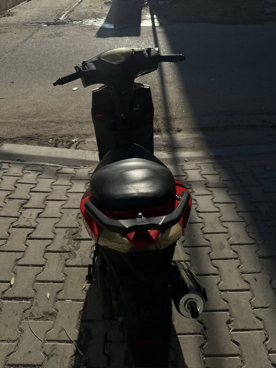 السلام عليكم دراجة اف اس مكينة ياباني مكينة 55بلادي مامفتوحه ومزودة عليها يدات مال بيرك رياضي وصالنصة RZ وبيها فصلة ويه الشوته عليها كابريتر GY6 وشرط شلعه ومعدل مكاني كربلاء للتواصل ***********
