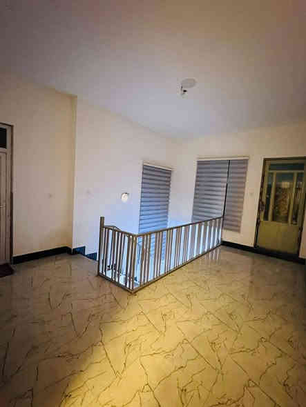 مشتمل للبيع مساحة ١٢٥ شارع ١٢ طابقين بناء حديث كامل وجاهز قرب جامع السلام  نظيف جدا
منطقة ال١٦ حي الامين
السعر ١٢٥ مليون بي مجال مع الأثاث كامل 
للإستفسار مراسلة الصفحة أو الاتصال على الرقم التالي
***********
