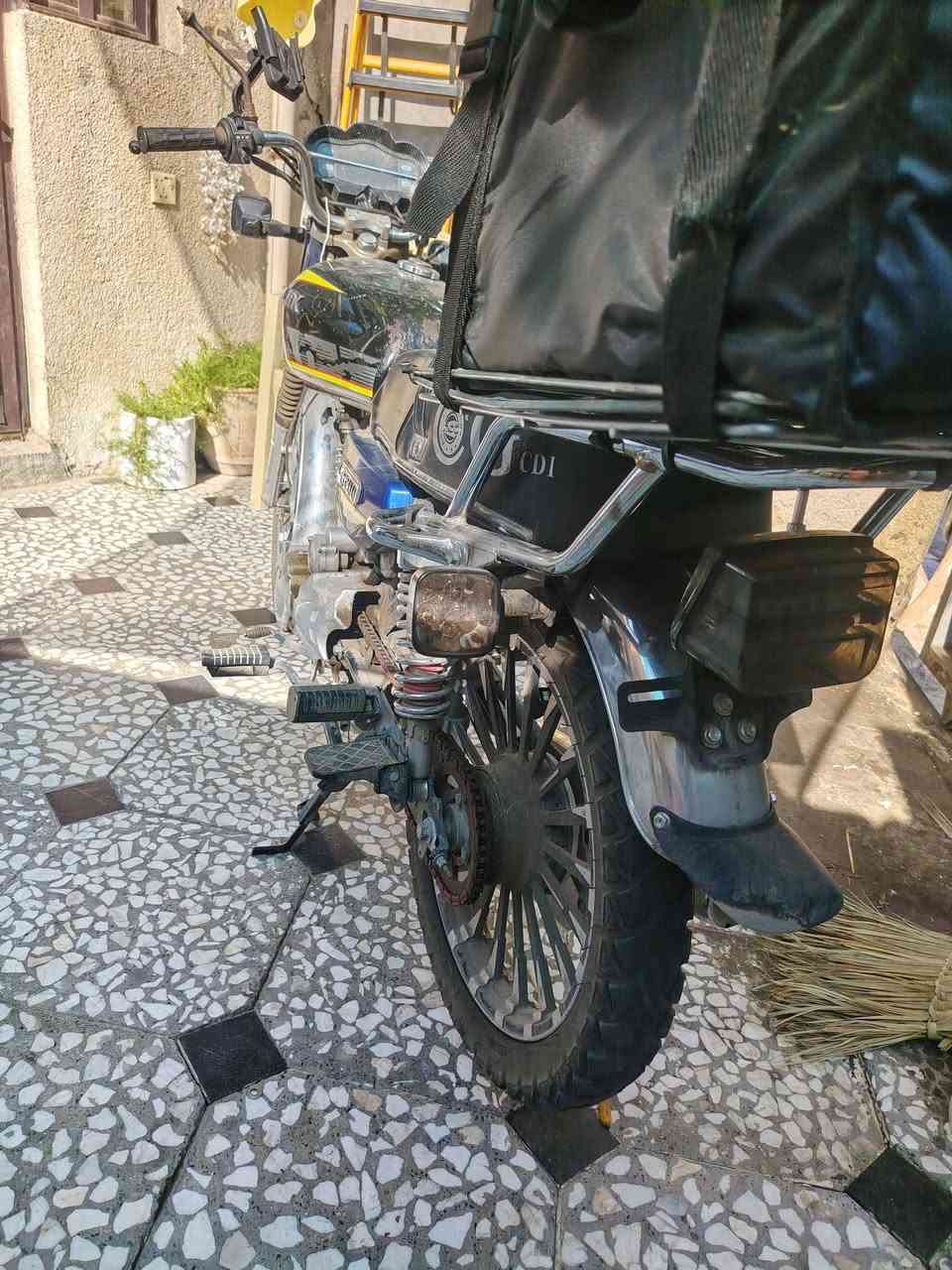 السلام عليكم إيراني محرك 200cc للبيع
دراجة نضيفة محرك وكير وكلجات وكهربائيات مكفولة بيهة نواقص بسيطة تريد سعرهة اتصل على هذا الرقم 
*********** أو هذا *********** موجود واتساب
