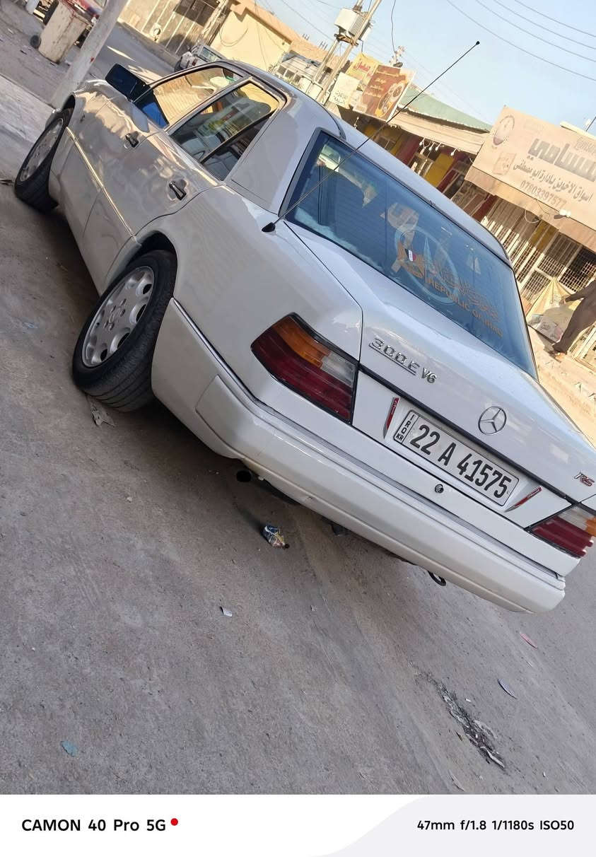 السلام عليكم للبيع مرسيدس دب موديل 1991 حجم E300 گير و محرك محور بطه ديلكو 2500رقم اربيل دولي تحويل مباشر السعر خاص او اتصل ودالل ***********///***********
