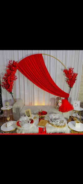 (التميز مع كوشات حسين)🕺💃
&خطوبة 💍 
&حنة  👰🤵
&عرس 🤵‍♂️

*تتكون الكوشة من
*ستائر خلفية بيضاء 🌫
*قوس ورد 🌹 🎈 
*شازلونة كلاسيكية  💺
*طاولة امامية  
* 3 طاولات جانبية 
*تلبسات ذهب عدت اشكال✋🏻🖐
*مرايا 🪞
*قبولات / هل تقبلين ؟ نعم قبلت !⁉️💎
*مغطس🛁
*ستان كيك مع الشوكات و السكين 🍽🎂
*اقداح  للعرسان 🍺🍺
*القران الكريم 📖
*صينية بياضات🍚
*شمعدان🕯
*نشرة ضوئي شلال و انارة 🧬 
( يختلف التزين حسب المناسبه)

للحجز والاستفسار مراسلة  
🤳الصفحة او واتساب(***********)) 📞

 🚚التوصيل بغداد فقط 
    
الفرح الدائم ان شاء الله
