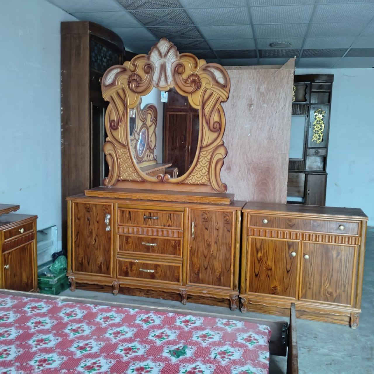 سلام عليكم توجد غرفه نوم عراقي حطاطه مستعمل شي قليل العنوان الرمانه البوعبيد السعر ٨٥٠ وبيها مجال   الستفسار عل هاذه الرقم ***********
