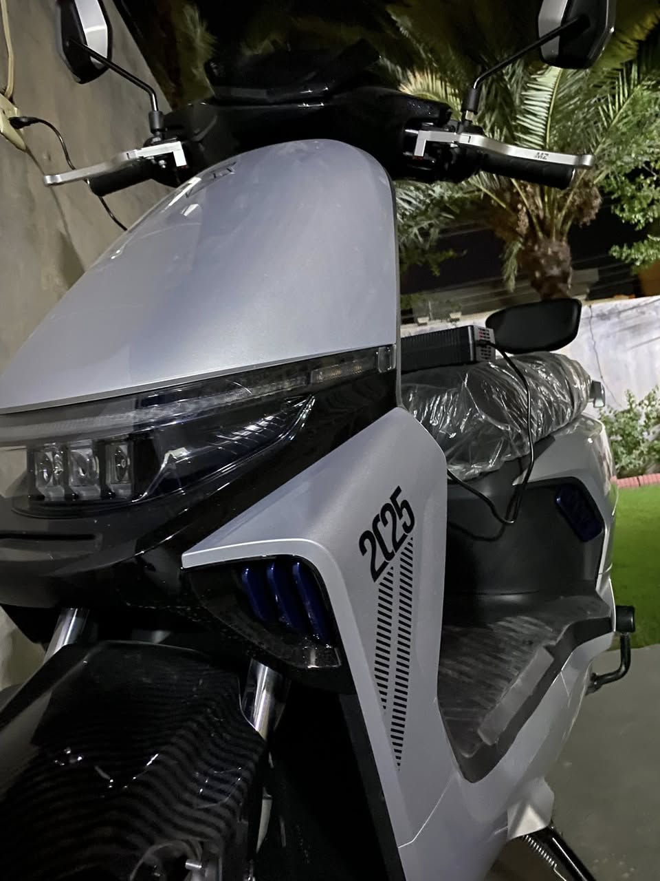 للبيع دراجه شحن ٦ بطاريات نظيفه السعر ٧٥٠ وبيها مجال ***********
