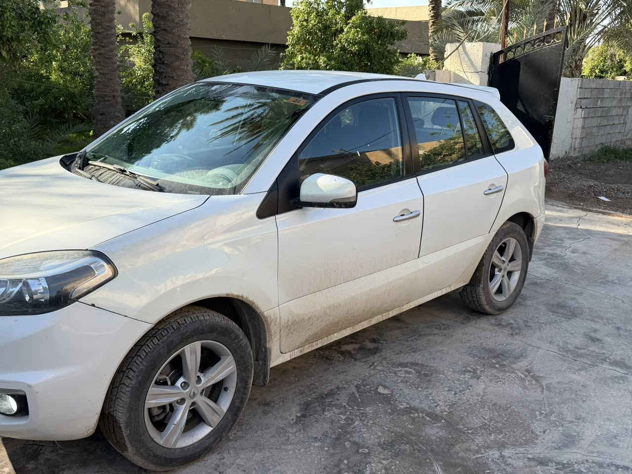 السلام عليكم رينو كوليوس 2012 
ماشية 204 كم 

صدر ومحرك وكير جديدات 

شاشة جديدة تدعم ابل كار بلي والويز 

تخم تاير جديد 

هزة وسنوية جديدة باسمي

بيها جاملغ خلفي وامامي والجنطة وصور السونار الفحص موجودة بالمنشور 

السعر 85 وبيها مجال  مكانها بغداد الطارمية 

***********
