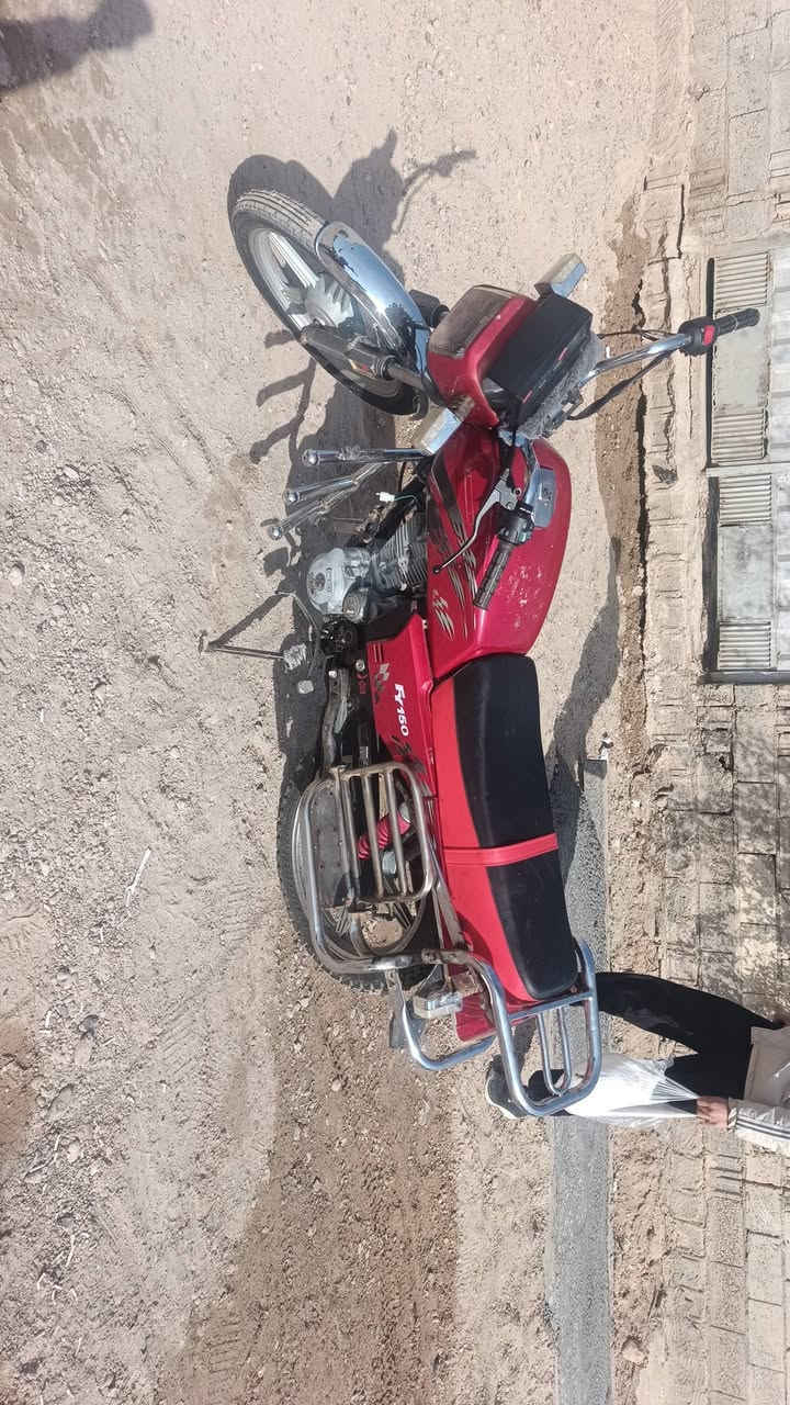 سلام عليكم ماطور فيوم مادري شسمه للبيع دراجه فول ومكفول موطور ناعم ناعم مشيته حلوه رزنه نقص بي بس الباتر شغال هندر ول باتري كاعد عرضي ٤٠٠ (***********) مكان خمسه كيلو
