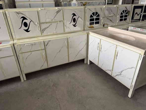 عرررض خاص الوان تخبل 

كاونتر المنيوم قياس متر و نص 3. قطع 
السعر 210. الحجز ***********
