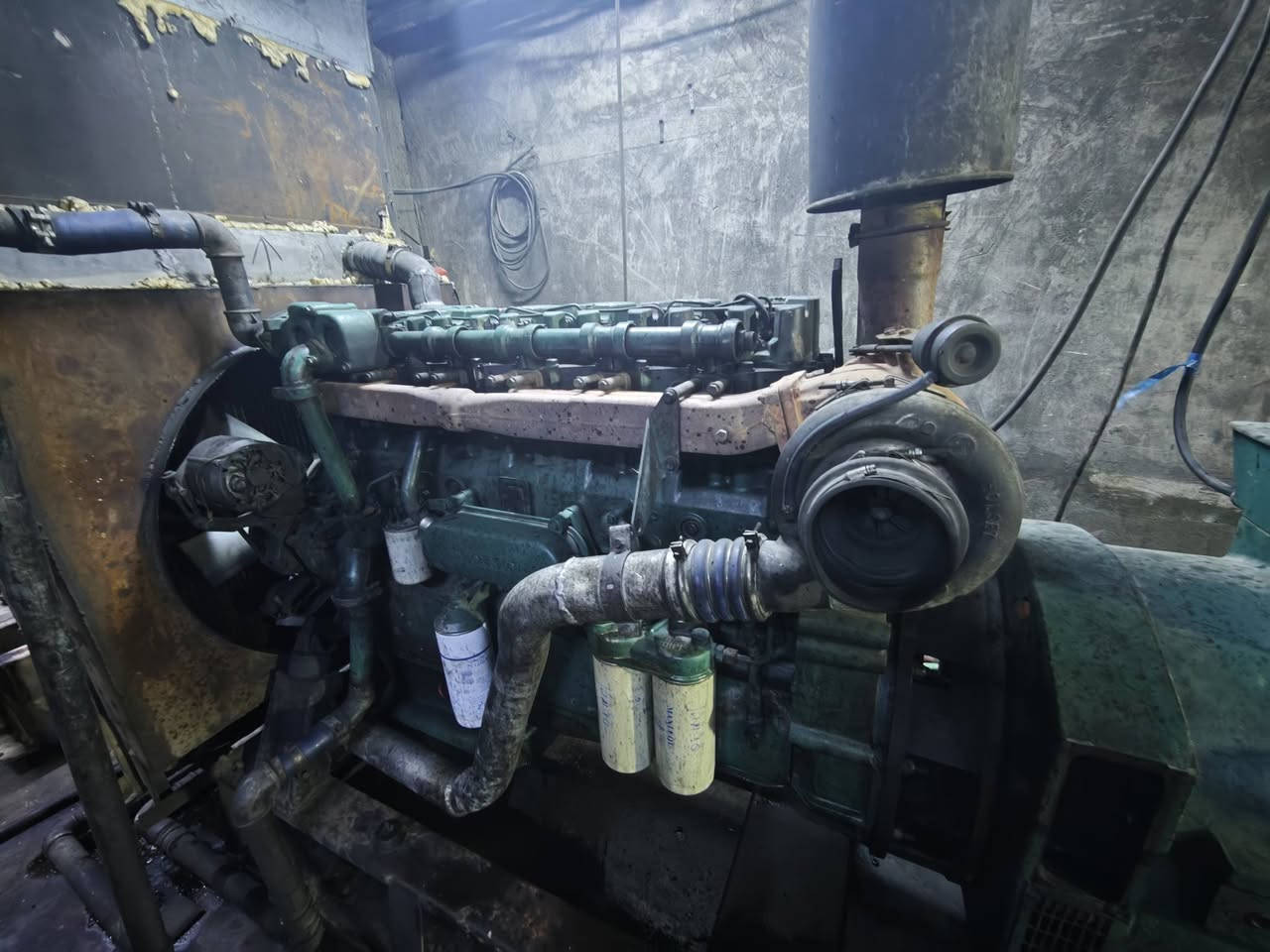 السلام عليكم مولد فولفو D16للبيع كامل شغال للبيع راس توليد 512 ملفوف ستيتر محرك ستندر مكاني الفلوجه
***********
***********
