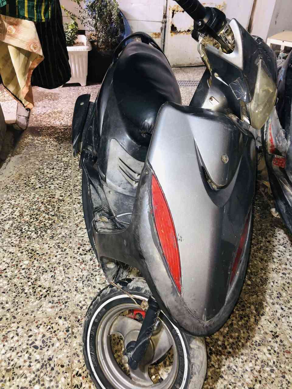 سلام عليكم
دراجه ماكس عدله للبيع.                
دراجه حلوه ومرتبه
كهربائيات شغاله   
نقص باتري
تايرات نضيفه
السعر. 400 وبيها مجال
مكان بغداد بلديات
***********
