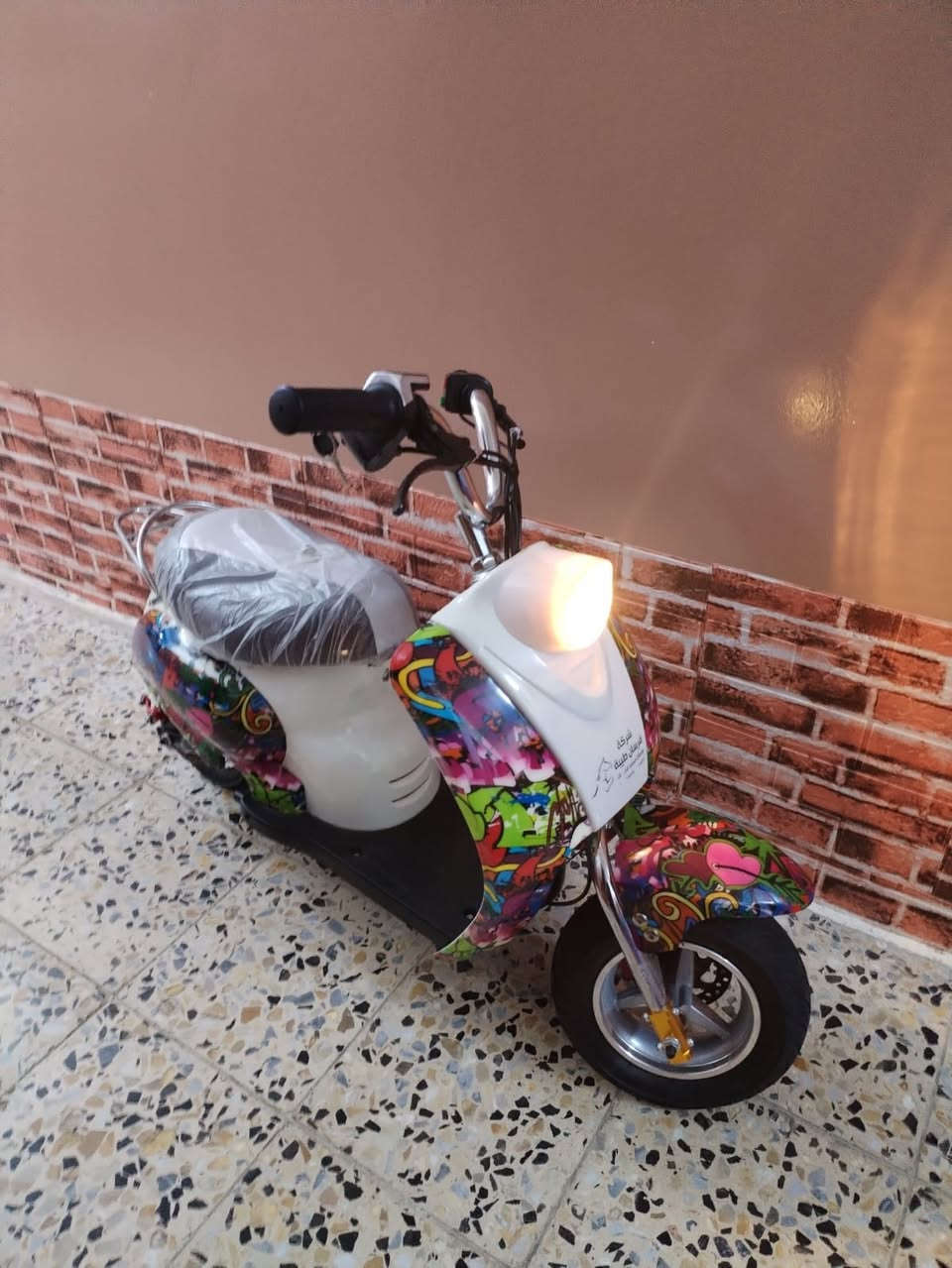 السلام عليكم دراجه كلاسك شحن مال اطفال جديده استعمال سبوع واحد  جديد كله شغاله سعر ٢٥٠وبيه مجال قليل كلش ماخذه ب٣٠٠ وصل موجود رقم ***********
