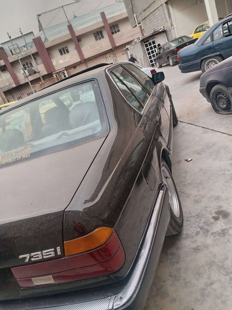 Bmw 735i 1991 للبيع ومراوس 
صدر خلفي امامي جديد
جامه اماميه جديده
تايرات امامي مع بطاين جديد
دوشمه تنته وكشنات وارضيه جلد
مكينه وكير ع الفحص
كهربائيات كامله
بيها نقص التبريد نقص كمبريسر
السعر ٤٥ بيها مجال
مكاني الفلوجه ***********
