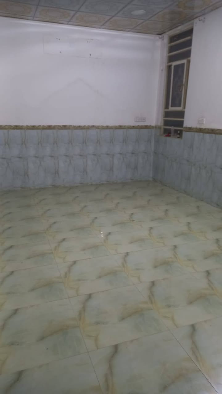 السلام عليكم بيت للايجار حي الحكم مجاور المدارس
يتكون من غرفه صاله حمام استقبال مطبخ 
للاستفسار الاتصال بالرقم  👈.  ***********
ايجاره 350 قفل
