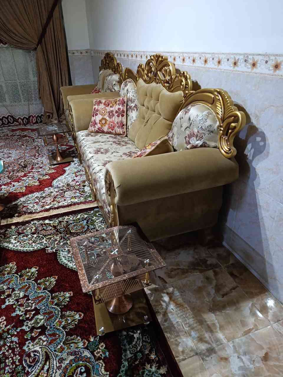 السلام عليكم 
للبيع تخم قنفات عدد 2 وكراسي عدد 2 وستوته يعني 10 مقاعد مع طبلات تخم نضيف جدا مكان المقدادية ناحية الوجيهيه ***********
