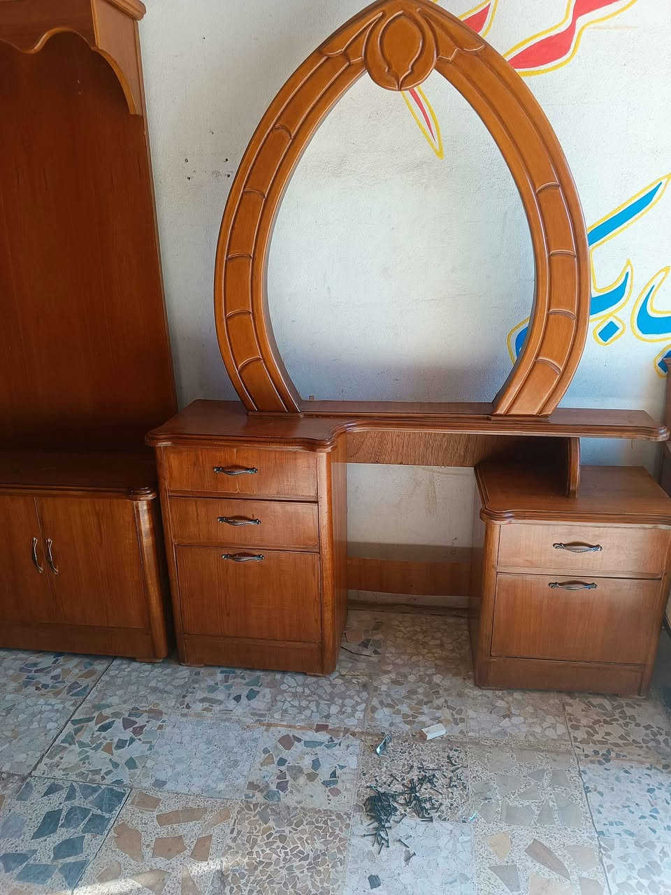 غرفه ملحق 6 ابواب نظيفه شغل ثقيل دنك مهوكني السعر550 العنوان حي تسعين نهاية حي صدام *********** موصل, نينوى
