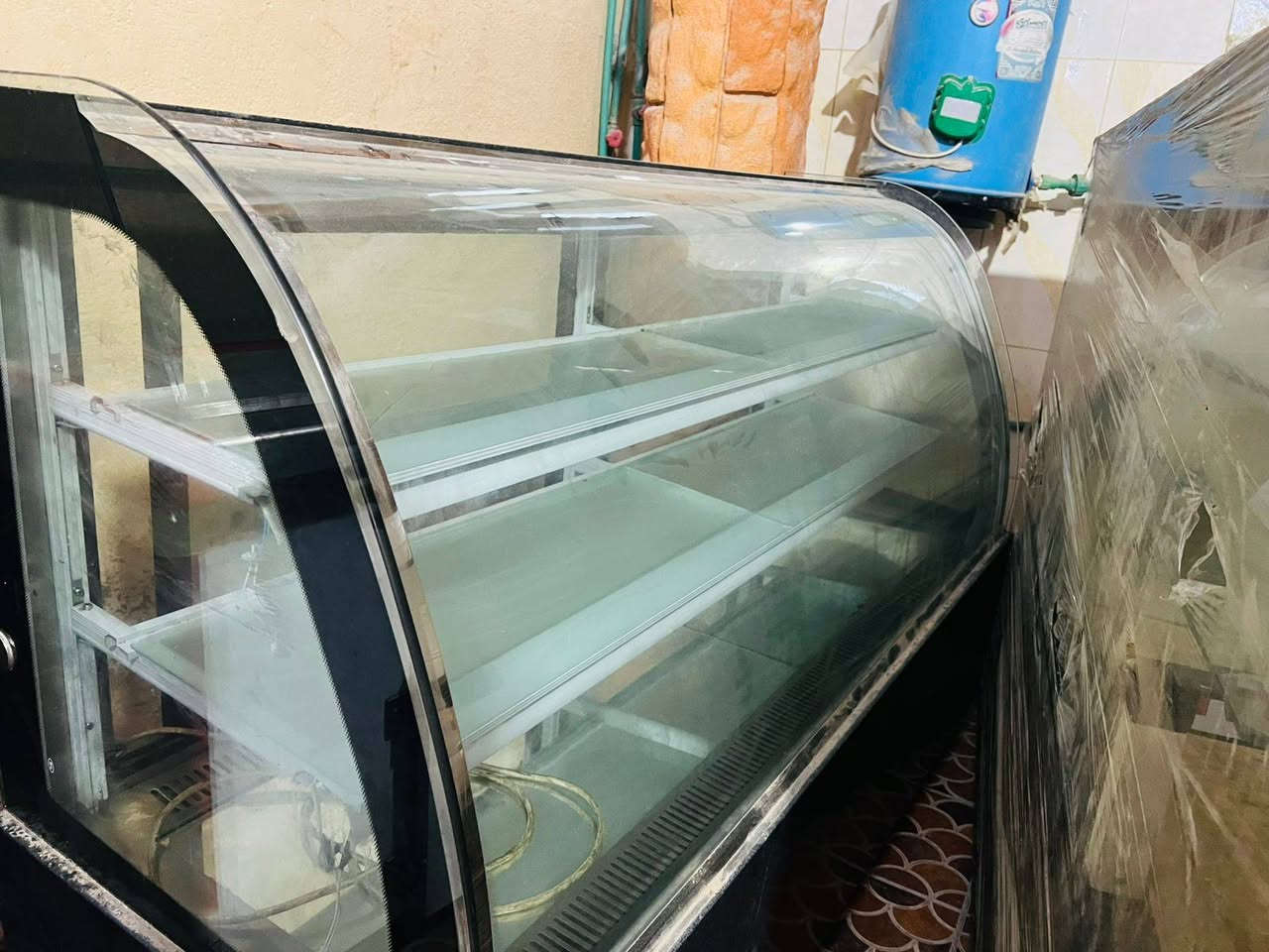 براد كيك للبيع شغال ع الفحص 
واتساب ***********
