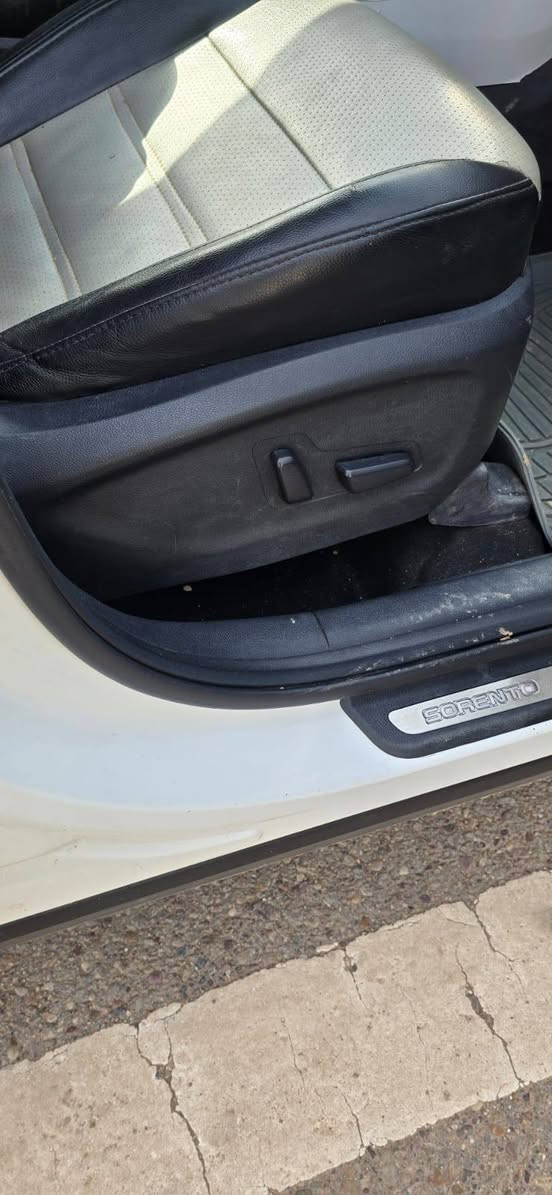السلام عليكم
سورنتو 2020  خليجي كويتي6 سليندر  ، 7 راكب خليجي مكفوله كفاله عامه،  دبل شباج
فول مواصفات عدى الفتحه
نظام ترحيب 
بصمه ابواب وتشغيل 
لايتات زينون 
 كشنين كهرباء  
كامرا خلفيه 
دبل حساس امامي خلفي
 فول تحكمات ستيرن 
بردات خلفيه 
٣ انظمه قيادهة
سايد بريك بصمه
صندوك كهرباء 
تبريد ٣ قطع 
وبقيه المواصفات معروفه
سيارة جديدة جاهزة من كل شي  سيارة جديدة شركة ماتصرف عليه دينار  رقم الانكليزي الجديد وهزة جديدة ماشية 110الف كيلو السعر٢٥٠ وبيه مجال للطيبين العنوان صلاح الدين الدجيل *********** بيه وتساب ***********
