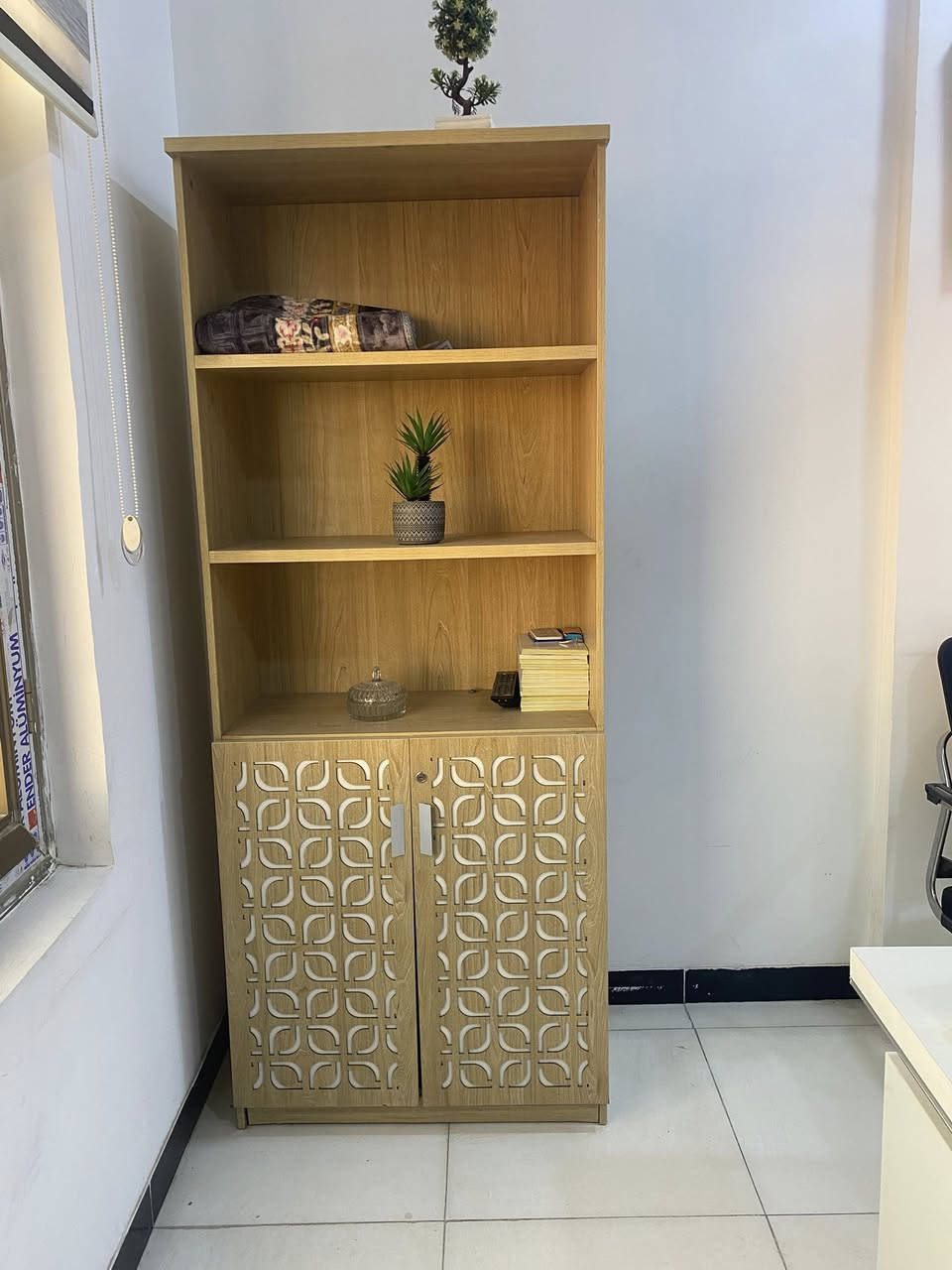 للبيع 📢
غراض مكتب مستخدمة بحالة ممتازة ✨

- خزانة رفوف مع خزانة سفلية  
- مكتب إداري حديث وأنيق  
- كراسي مريحة ونظيفة  

الاستخدام خفيف وما بيها أي عيوب 👌  
مناسبة للمكاتب، العيادات، أو حتى للبيت 🏠  
للاستفسار الاتصال علئ الرقم 
***********
