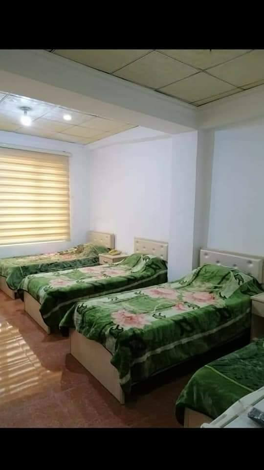 يوجد لدينا غرف للايجار شهري و يومي
لمعرفة المزيد يرجي تواصل معنا بالتليفون او بالواتساب علي رقم التالي:
 0750 861 4874
