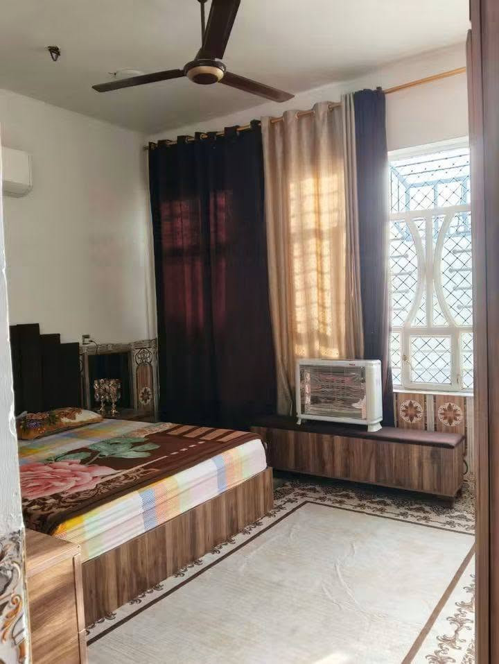 السلام عليكم بيت للبيع  سند 25
بغداد الراشدية بداية شارع المارسمة مقابل السدرة ماركت 
المساحة 180 طابقين 
4 غرف و استقبال وحولي كبير 
باقي التفاصيل على الخاص ***********
