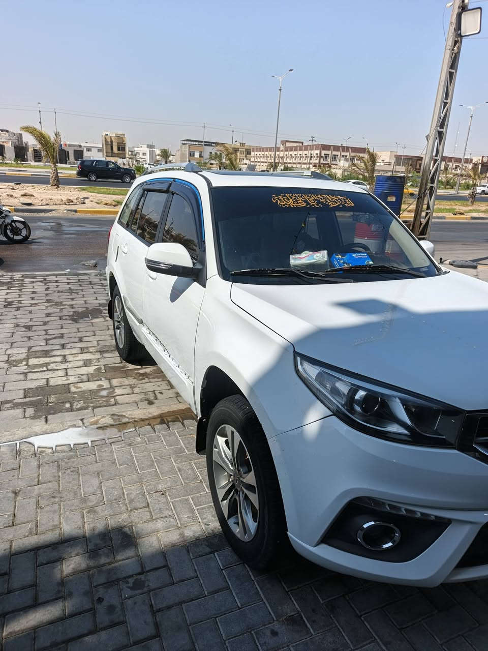 للبيع شيري تيكو 3
@إشارة 
2018 موديل (CHERY TIGGO 3)

سيارة بحالة الوكالة  ماشية (105) الف كيلو متو فقط
حقيقي شرط

السيارة مكفولة ماعده 4اصابع راجعه عليه دراجه 

ماء الشركة الاحمر لحد الان بيه

سيارة ع وضع الشركة بدون اي نقص كاملة وبدون اي خلل
من ناحية المحرك الكير الحدادية

وكله شغالة تبريد ثلج ثلج تدفئة

السيارة فول مواصفات اعلى فئة

شاشة كبيرة
كامرة
لد نهاري
حساسات امامي خلفي
بدات نيكل

عدة وسبير الشركة غير مستخدمة + السويج الاحتياط لحد الان
مامفتوح من الجيس

+فقط مبدل بيه اطارات 4 افضل نوعية

سعر السيارة 98وببها مجال 

مكان السيارة بصره شط العرب 

للاتصال
***********

