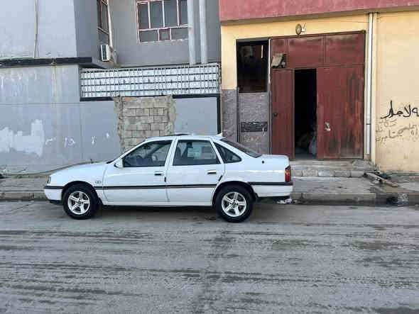 أوبل فكترا موديل 1991.  حجم. 20. جاهزه حداديه دواير ودوسات والأسفل. 
طخم جديد +باتري جديد. دوشمه جديده ويل كب مسطره جديد. سياره مصروف عليها. سعر 48$. للتواصل ***********. مكان ناحية ربيعه.
