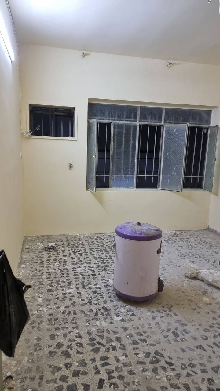طابق ثاني للأجار المساحه ١٣٥ متر يحتوي على ثلاث غرف في منطقة الإسكان شارع ٢٣ مقابل كلية المامون الجامعة قرب مدرسة خديجة الكبرى للبنات للاستفسار الاتصال  ***********
