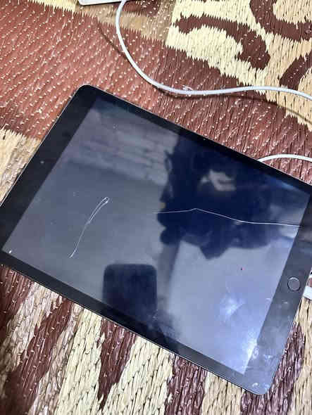 ايباد 7
ذاكره 32
بطاريه قويه 
شاشه اصليه 
الايباد نموذج M
كله على وضع الشركه سعره 125 وبي مجال قليل مكاني بصره مشراك جديد بي بس شخص بل بلازمه ما ياثر بشي 
واتساب ***********
