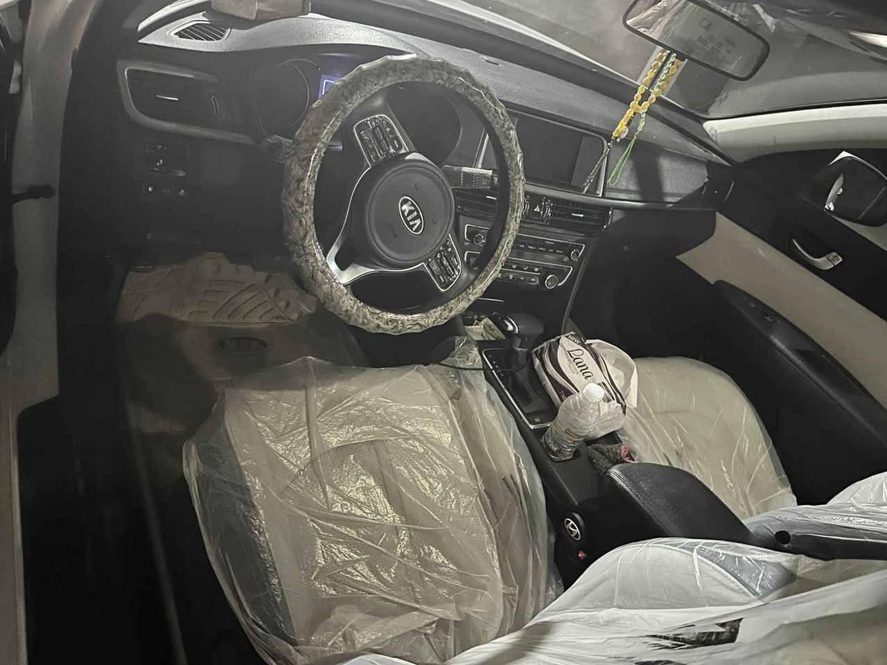 السلام عليكم 
وارد امريكي
للبيع اوبتيما موديل (2018)
سياره جديده بمعنى الكلمه 
ماشيه  (62) الف حقيقي
كير  و مكينه كفاله برغي ما مفتوح 
تبريد ثلج 
حداديه جديده 
تخم تاير جديد
رقم بغداد  انكليزي  بأسمي تحويل ثاني يوم 
مواصفات نص فول 
السياره كفاله عامه فقط حادث امريكا  شويه قبق الجنطه
مكان السياره بابل 
الاستفسار  *********** حلة, بابل
