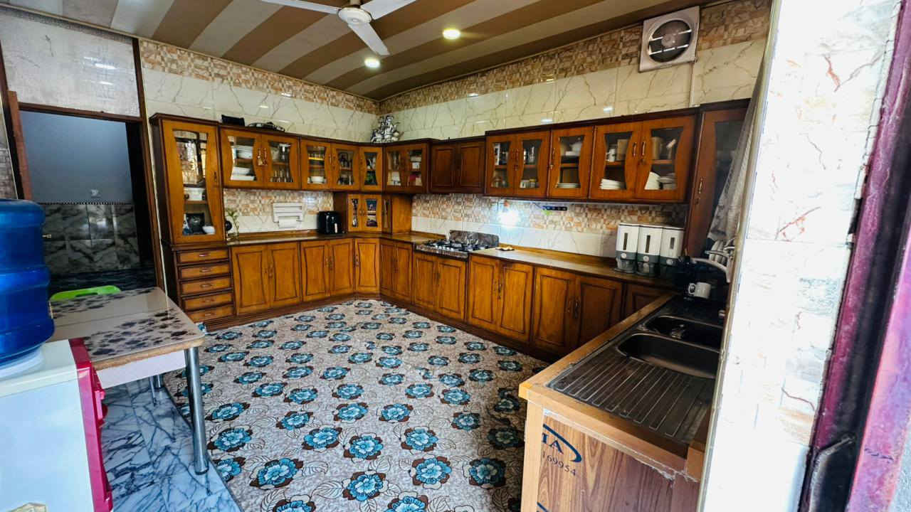 🏠
فرصتــــك لامتــــلاك منــــزل الأحـــلام فــي أرقــــى منـــاطــق ابـــي غـــرق
نقدّم لكم دارًا مميز بموقع جميل يمنحكم الهدوء والسكينة التي تبحثون عنها بعد يوم عمل طويل. قريب من جميع الخدمات (المدارس، الأسواق، الجامع) وفي حي يتميز بالجيرة الطيبة. لا تفوتوا فرصة العيش بأمان وراحة!
..
دار  للبيــــــــــــع
فـٓــي ابـــي غــــــرق  حـــي الحسيـــــن (ع)قـــــرب المشـــــروع قــــريـــــب مجمــــع ارض بـــــابـــل
____________________
المساحـــــة // 300م #طابــــو #مــــلك #صــــرف 
الواجهــــــــة // 15م
النـــــــــــــزال // 20م
____________________
🧱🏗️ #الطابــــــــــــــق #الأرضـــــــــــــي
غرفتيـــــــــــن وصالــــــــــة وهـــــــــــول ومطبـــــــخ ومجـمــــــــع صحيـــــــــات داخليــــــة وخـــــارجيــــة ومنــــــــــاور وحــــديقـــــة داخليـــــة وخــــارجيـــــة وكـــــراج ...
🧱🏗️ #الطابــــــــــــــق #الثانــــــــــــــــي 
غرفتيـــــــــن وهـــــــــــول ومجمـــــــــــع صحيـــــــــــات ...
____________________
للمـــزيـد مــن التفـــاصيـــل مثــــل السعــــر 
وتحـــديــد مــوعـد للمعـــاينـــة يُـــرجــى التــــواصـــل علـــى الــــرقـــم المــــوجــــود اسفـــــل المنشـــــور..
______________💲
____________________
#مكتـــــــــــب
  🌛🌐الخـــــــــارطــــــة العقــــــــــاريــــــة🌐🌜
#الكائـــــــــن
   فـــي ⇩ حـي_الطيـاره_شـارع_25_الـرئيســي_قــرب
_المــــدرس_حسيـــن_طيــــاره
0️⃣7️⃣8️⃣2️⃣5️⃣2️⃣1️⃣2️⃣5️⃣6️⃣5️⃣📲
___________________________________
_____________________________________________
_____________________________________________
