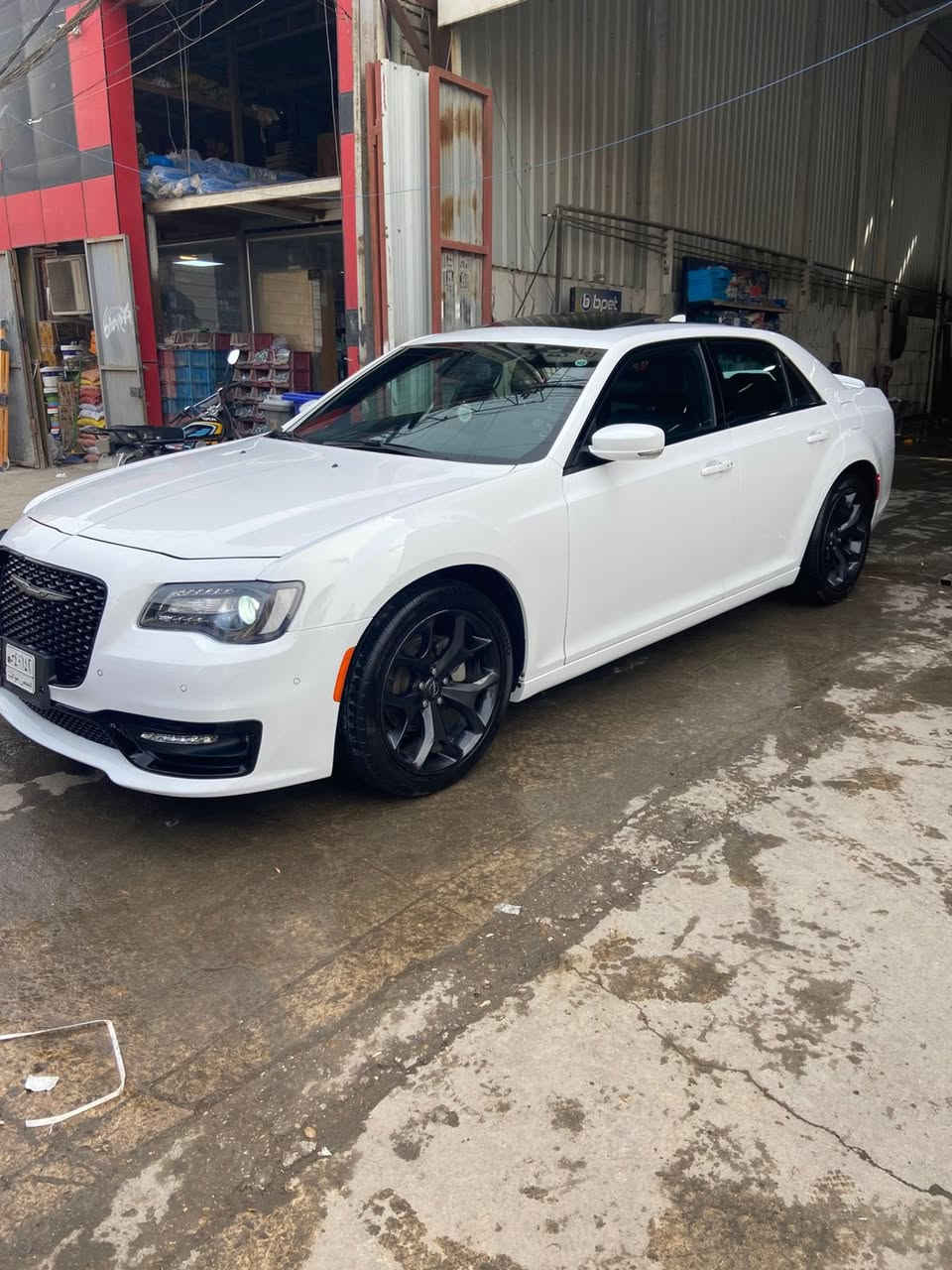 السلام عليكم اوباما موديل 22  دخول جديد على كتاب الضباط حادث موضح بلصور بنيد مبدل نفس اللون جاملج صبغ السيارة بدون شواصي نهئيا بدون ايرباك ودواخل السيارة فول عدا  الرادار رقم بغداد السعر 30 الف دولار وبيها مجال اعتذر عن المراوس   ***********
